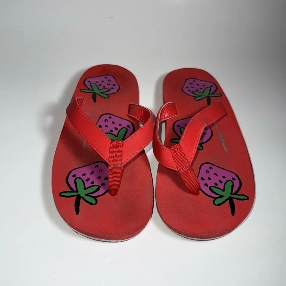 Hannah Andersson strawberry print flip flops. Size 3.5.